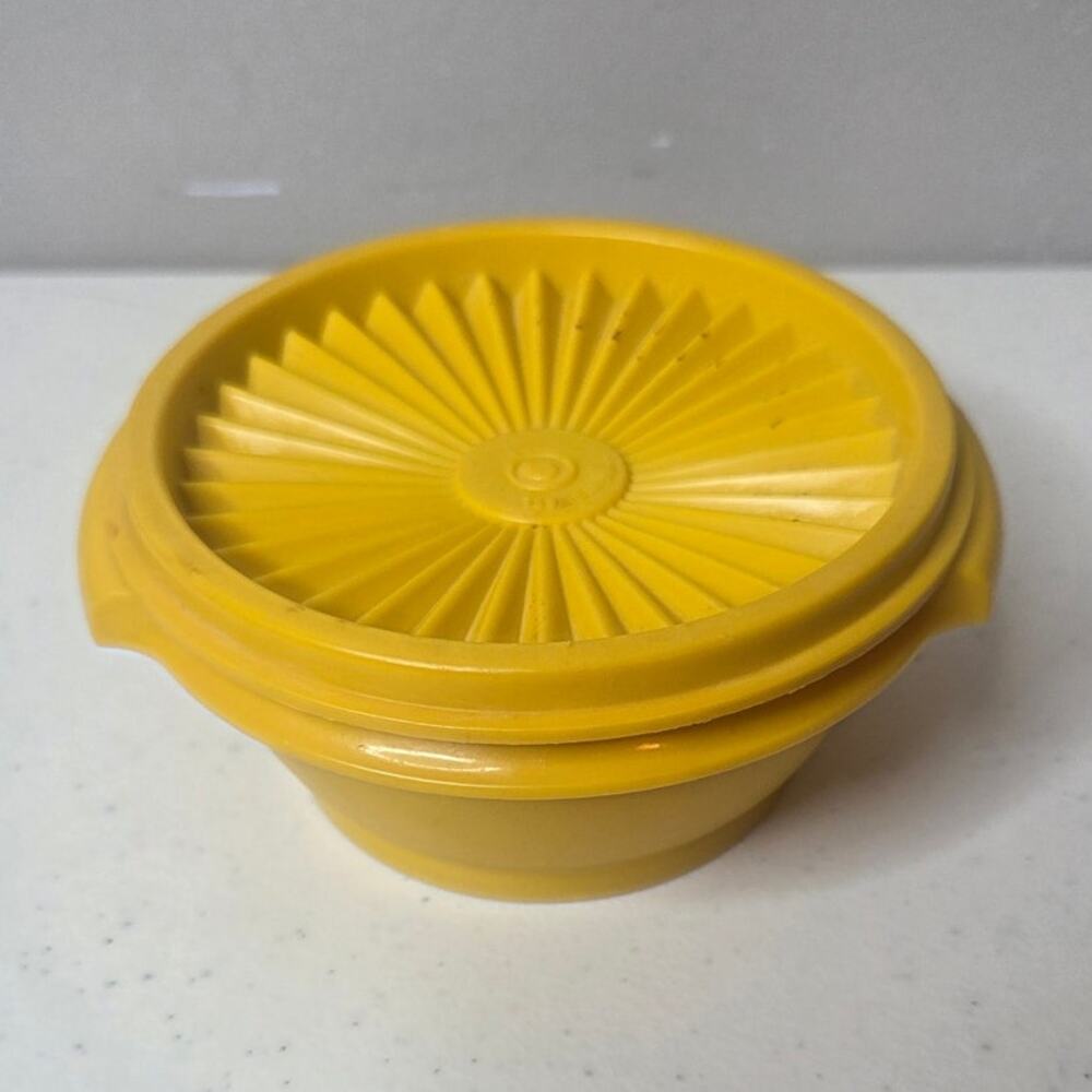 Tupperware Vintage Servalier Small 10oz Bowl #1323-25 With Lid Harvest Yellow